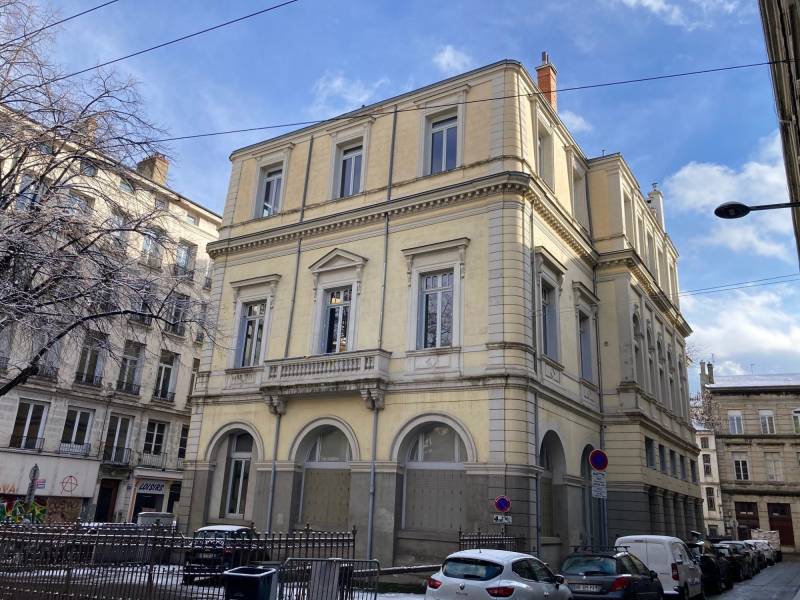 Quel tribunal compétent en cas de litige sur un acte mixte  ? Adressez-vous à un avocat expert en  droit commercial à Lyon.