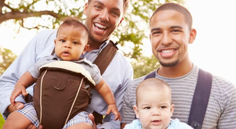 Adoption de l’enfant du conjoint de même sexe : le régime juridique s’assouplit en France